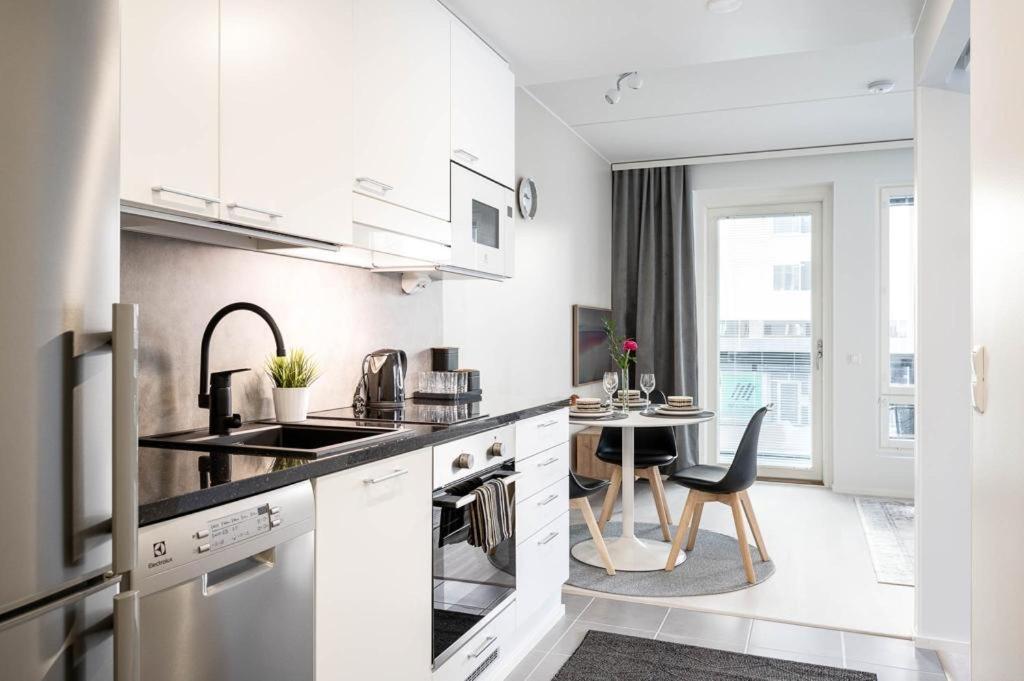 Apartment Near The Train Station, Free Parking &Netflix クオピオ エクステリア 写真