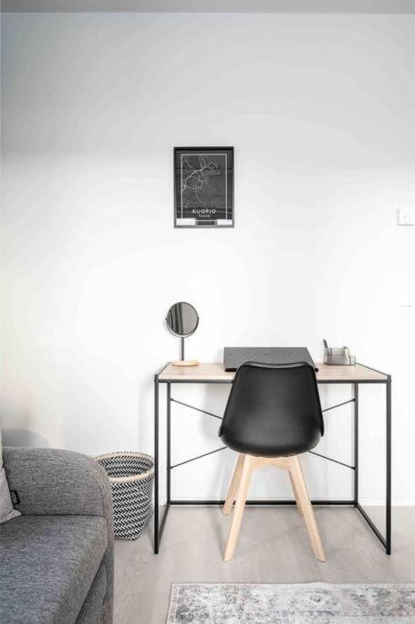 Apartment Near The Train Station, Free Parking &Netflix クオピオ エクステリア 写真