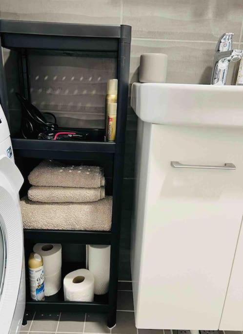 Apartment Near The Train Station, Free Parking &Netflix クオピオ エクステリア 写真