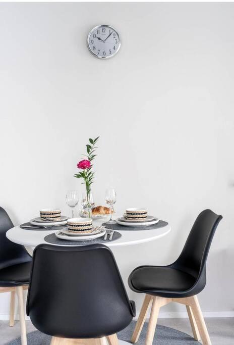 Apartment Near The Train Station, Free Parking &Netflix クオピオ エクステリア 写真