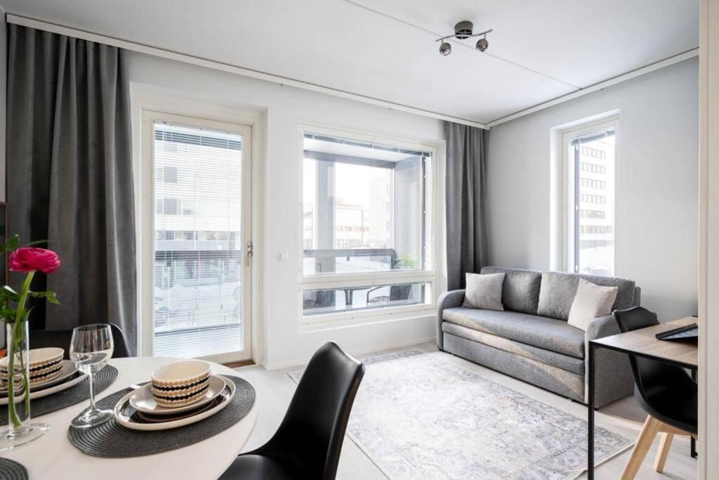 Apartment Near The Train Station, Free Parking &Netflix クオピオ エクステリア 写真