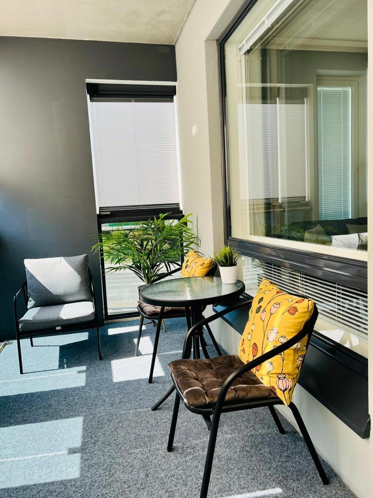 Apartment Near The Train Station, Free Parking &Netflix クオピオ エクステリア 写真